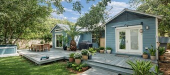 Entire Home in League City near NASA & Kemah, Fire Pit, Large Yard, KAYAKS!