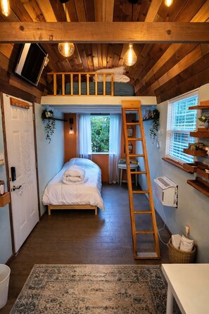 3 camere, una scrivania, ferro/asse da stiro, Wi-Fi gratuito