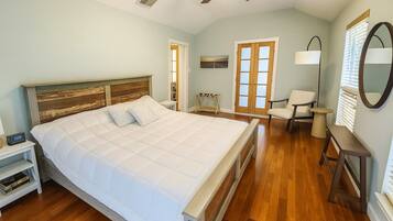 3 bedrooms, desk, iron/ironing board, free WiFi