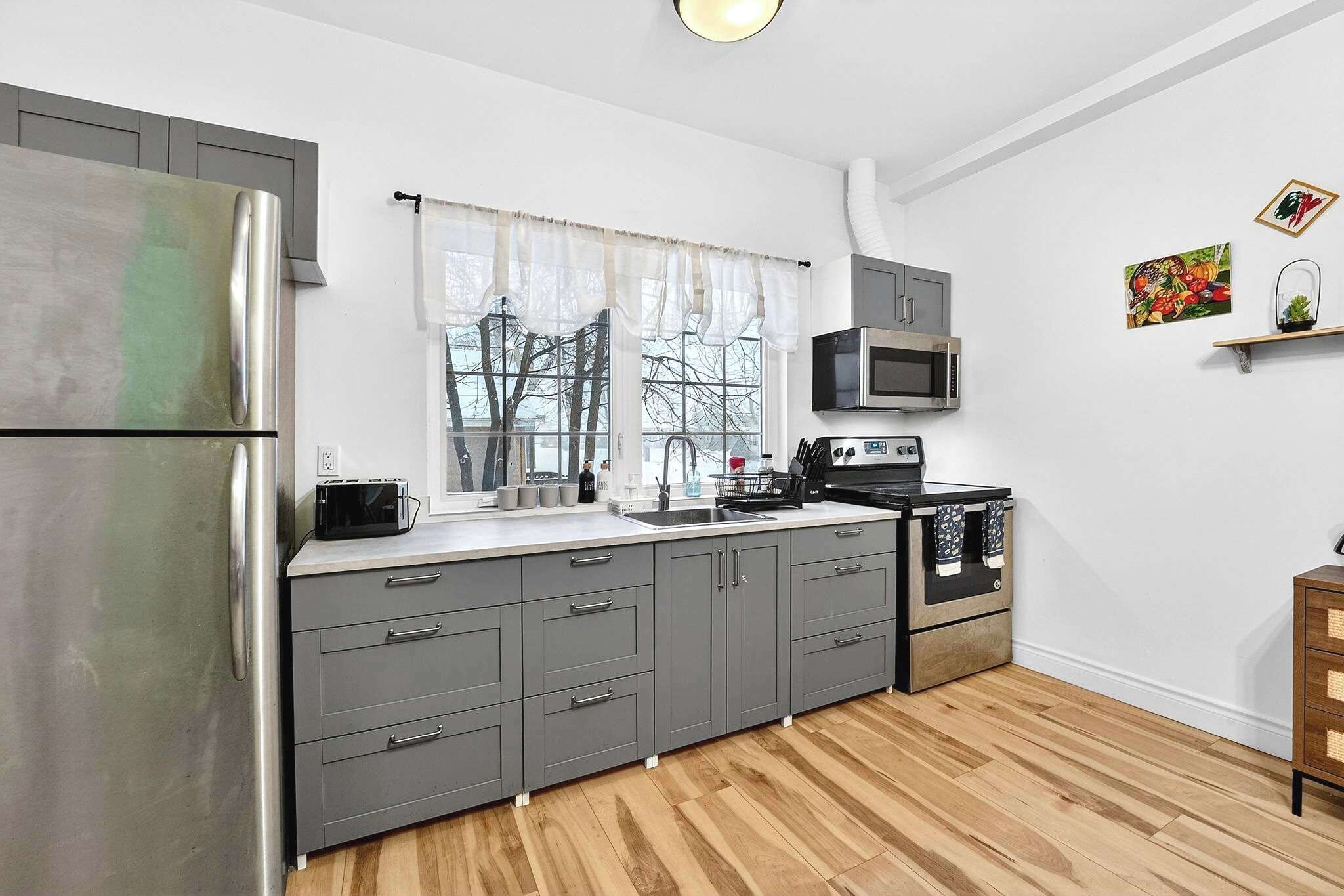 Refrigerador, microondas, horno, placa de cocina