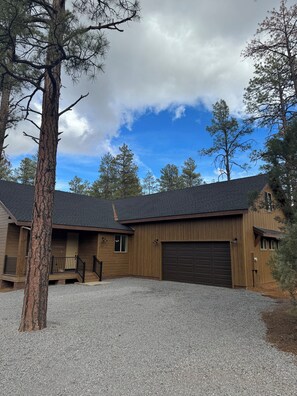 Exterior - Cozy 4-bedroom cabin in amazing Torreon (Show Low)