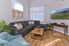 Smart TV, table football, ping pong - Lazy River Resort • Giant Slides • Splash Park • Outdoor Games • Arcade •Theater (Indio)
