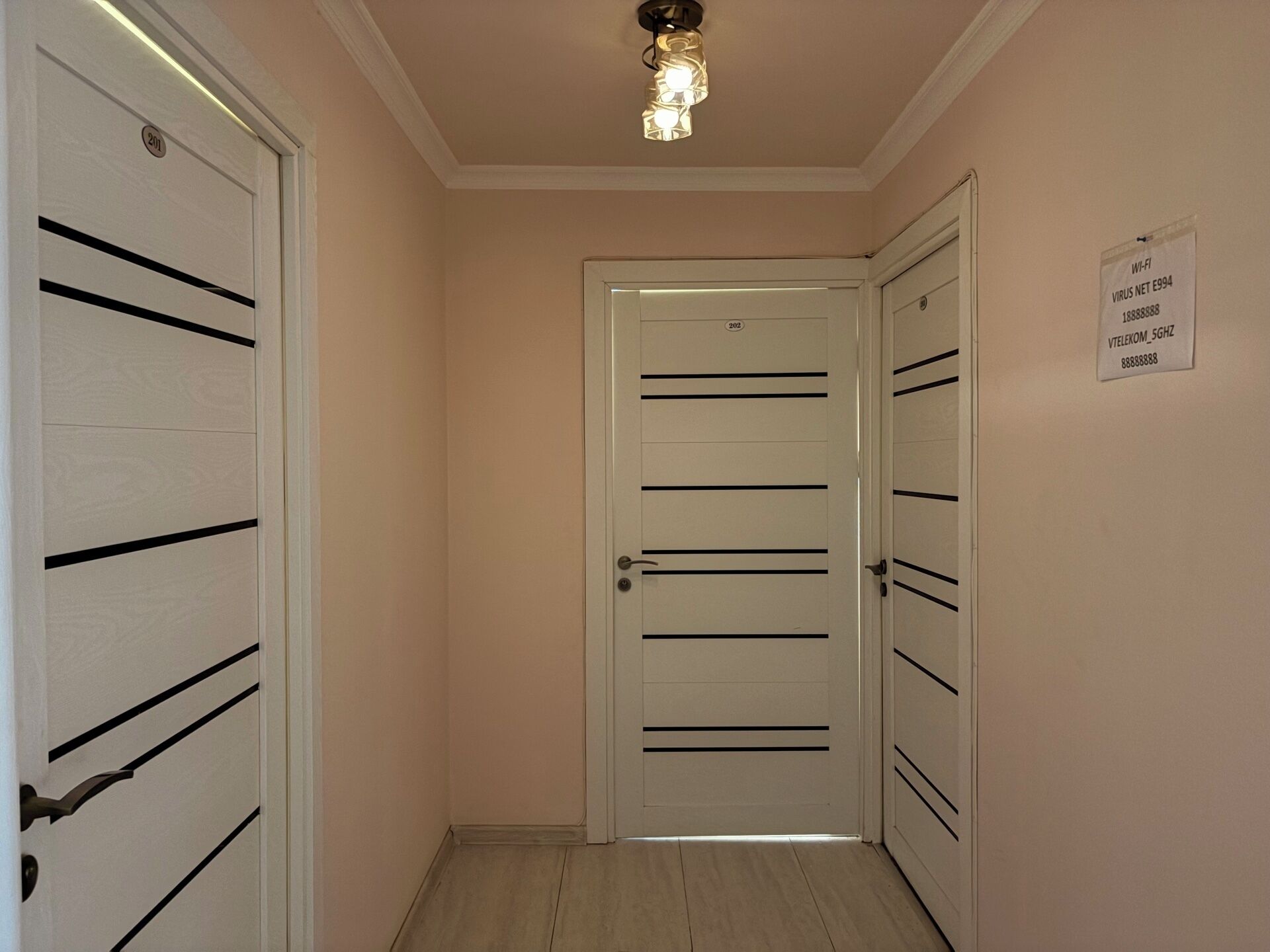 Habitación clásica doble | Baño | Artículos de higiene personal gratuitos, secador de pelo y toallas