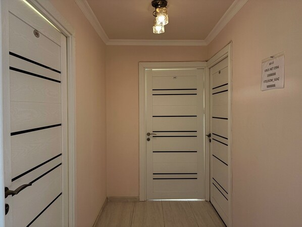 Classic Double Room | Bathroom | Free toiletries, hair dryer, towels, soap - Hotel international (Yerevan)