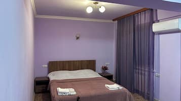 Classic Double Room | Bathroom | Free toiletries, hair dryer, towels, soap