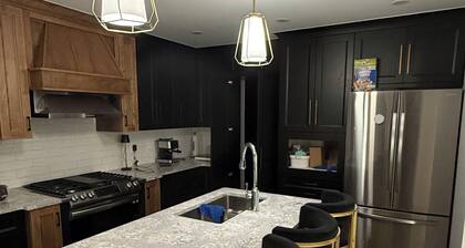 Modern 3 Bedroom Apartment Perfect for Visiting Family or Working Professionals