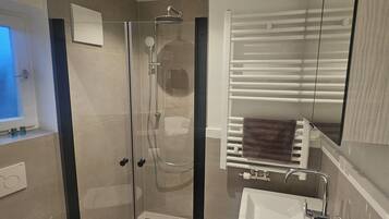 Doccia, asciugacapelli, asciugamani