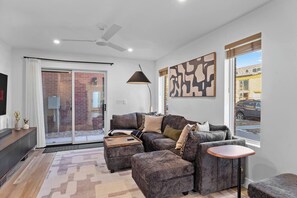 Smart TV, offices, computer monitors - Organic Modern SoBo Home | 8 Min to Downtown Denver (Denver)