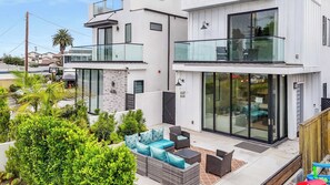 Exterior - @ Marbella Lane - Luxe 4BR Haven w/ Skyscape Views (Huntington Beach)