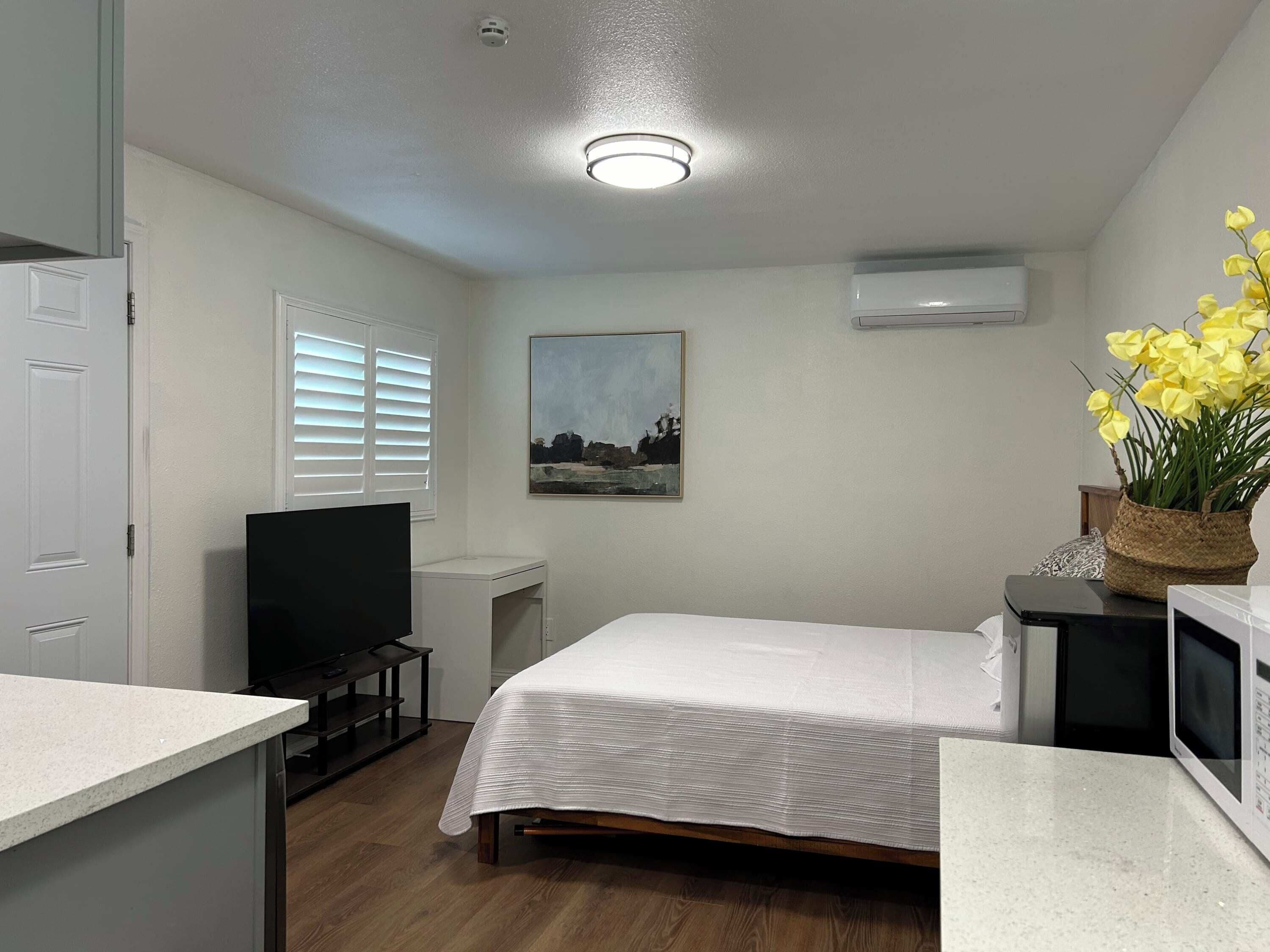 Silitysrauta/-lauta, Wi-Fi, vuodevaatteet