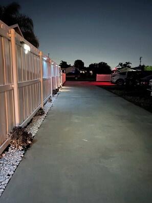 Property grounds - @Marbella lane - Exquisite Studio Unit in Ontario (Ontario)