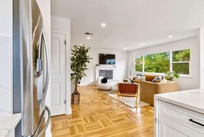 Interior - Marbella Lane - Stylish 4BR w Revitalizing View (Pacifica)