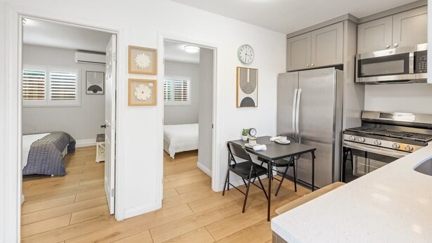2 chambres, fer et planche à repasser, Wi-Fi, draps fournis