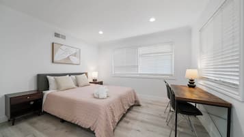 Desk, iron/ironing board, WiFi, bed sheets