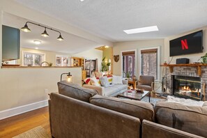 Televisión y chimenea 