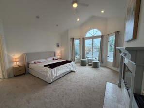 4 bedrooms, desk, free WiFi