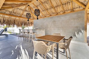 Outdoor dining - Villa Valena Apartment 2 with Cooling Pool (Kralendijk)