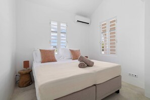 WiFi, bed sheets - Laguna Serena with a private pool on the Laguna Marina and an extra large outdoor area (Kralendijk)