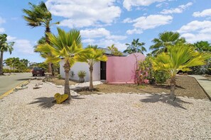 Exterior - Boat House with air conditioning in the living room and communal pool (Kralendijk)