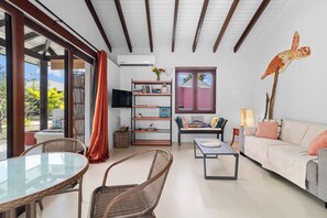 Offices - Boat House with air conditioning in the living room and communal pool (Kralendijk)