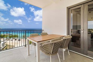 Outdoor dining - Bonaire Beach Apartments 14 with spectacular sea views and beautiful sunsets every evening (Kralendijk)