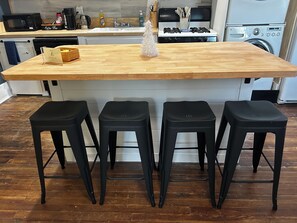 Fridge, microwave, oven, stovetop - Historic 2/1 Upper Suite with Pool, walking distance to downtown (Ocala)