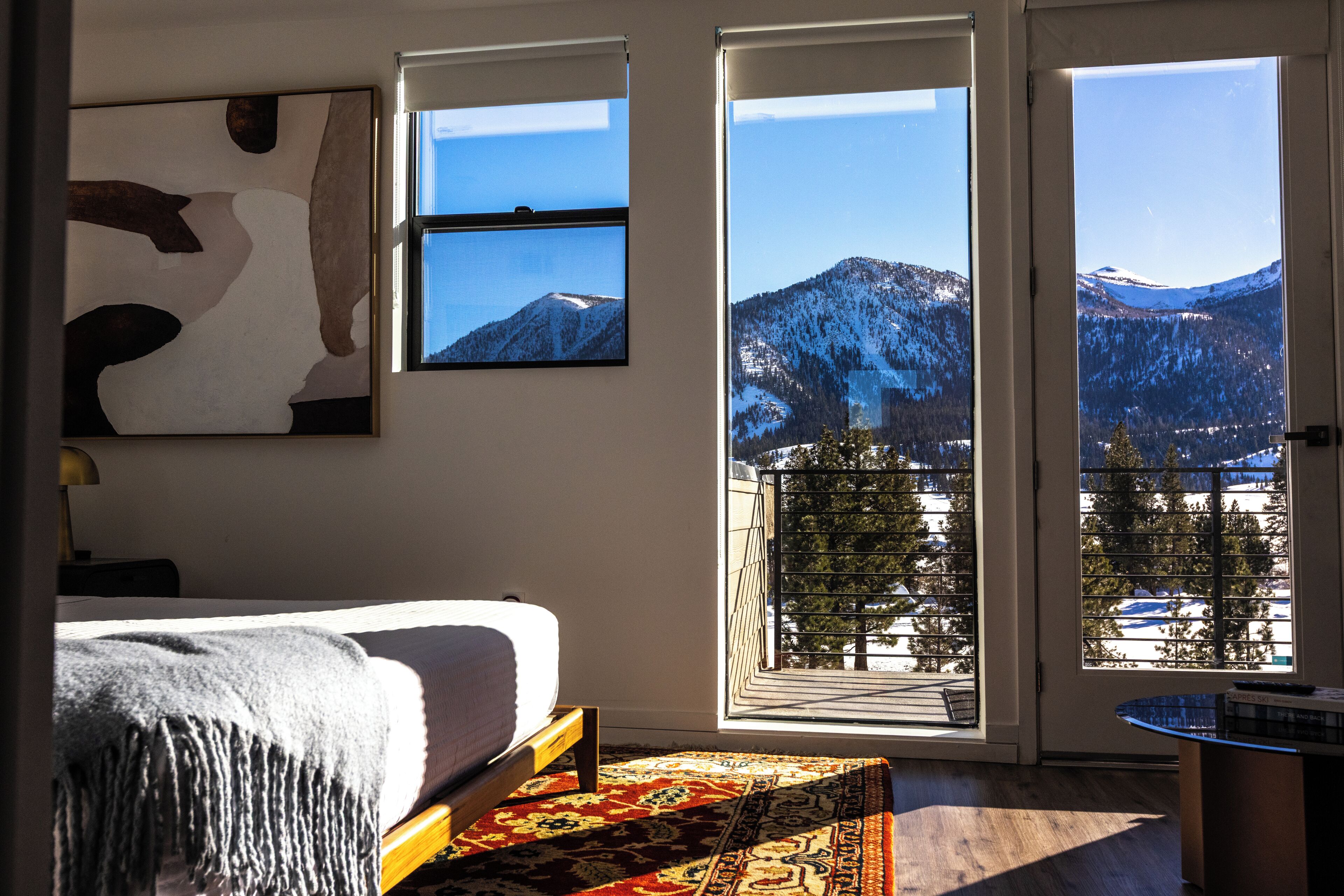 华丽开间套房, 阳台, 山景 | 加厚床垫、免费 WiFi、床单