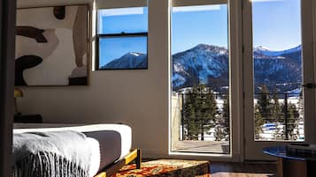 Deluxe Studio Suite, Balcony, Mountain View