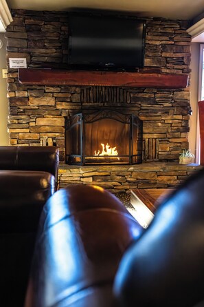 Lobby sitting area - The Sierra House  (Mammoth Lakes)