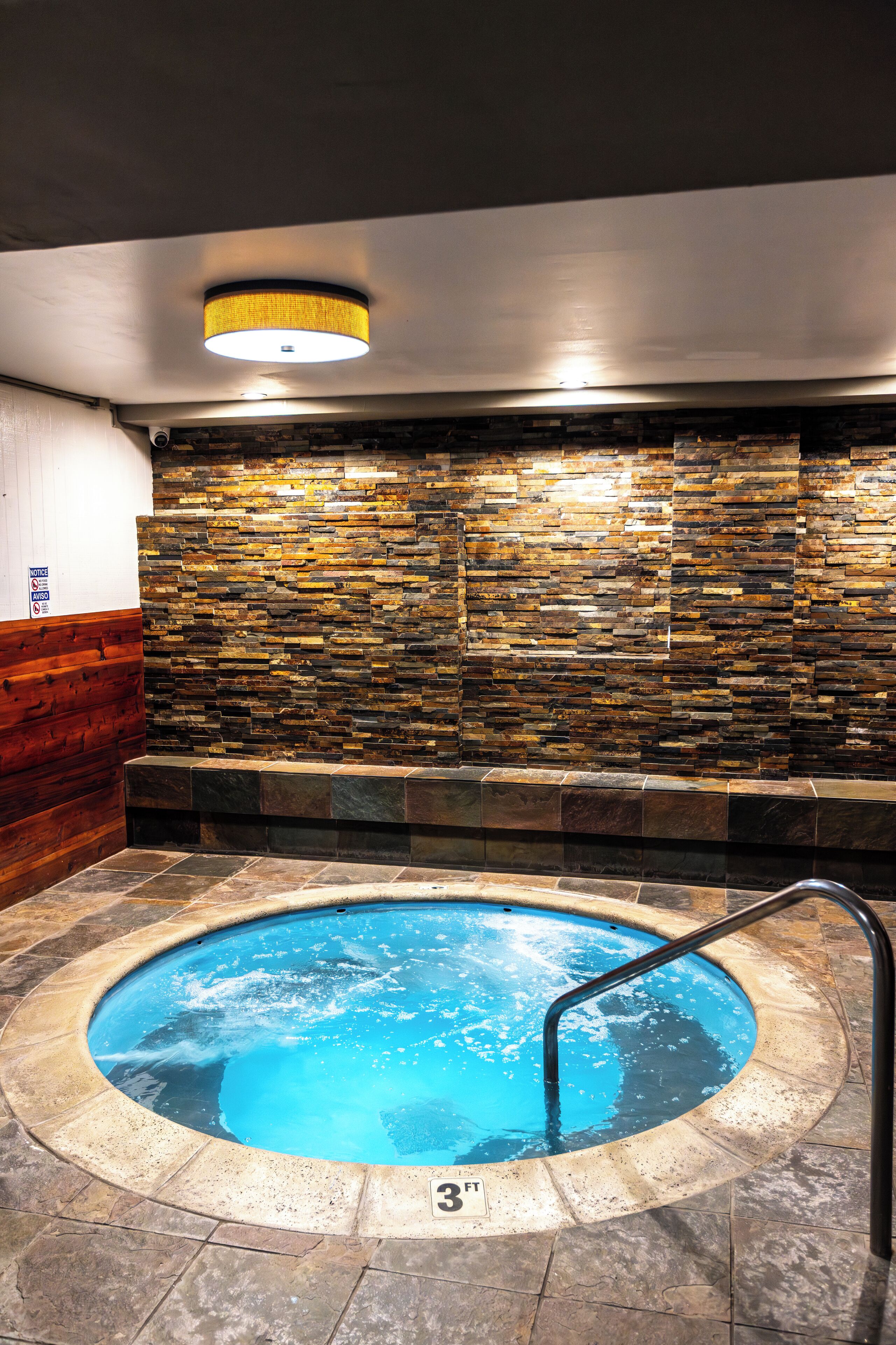 Indoor spa tub