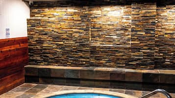 Indoor spa tub