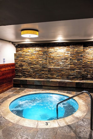Indoor spa tub