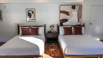 Habitación familiar doble, vistas a la montaña | Colchones con acolchado adicional, wifi gratis, ropa de cama