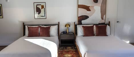 Familie tweepersoonskamer, uitzicht op bergen | Pillowtop-bedden, gratis wifi, beddengoed