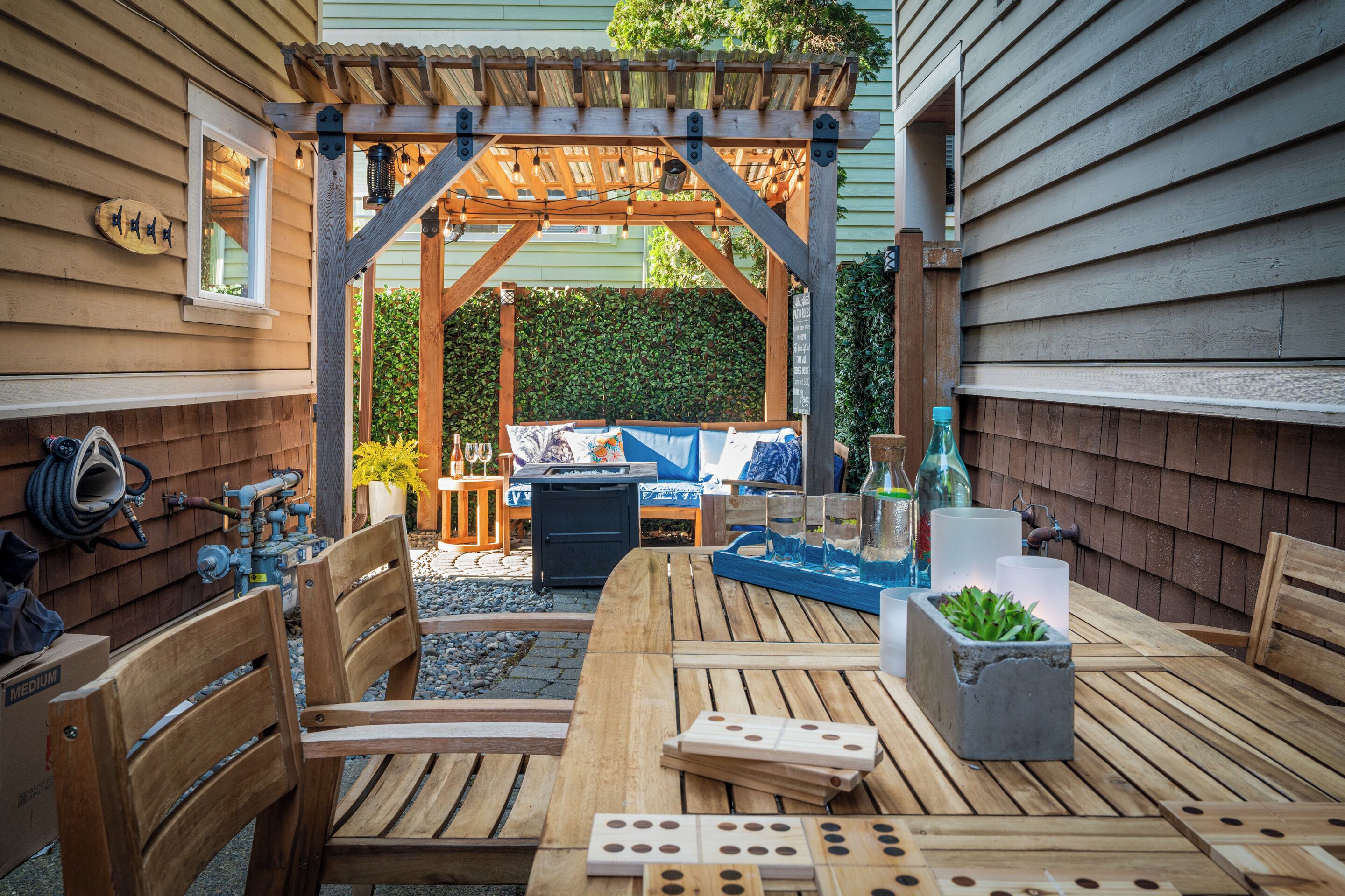 屋外ダイニングエリア