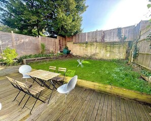 Outdoor dining - 3 bedroom cozy flat (London)