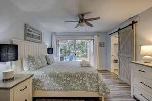 Tabla de planchar con plancha, wifi gratis y ropa de cama 