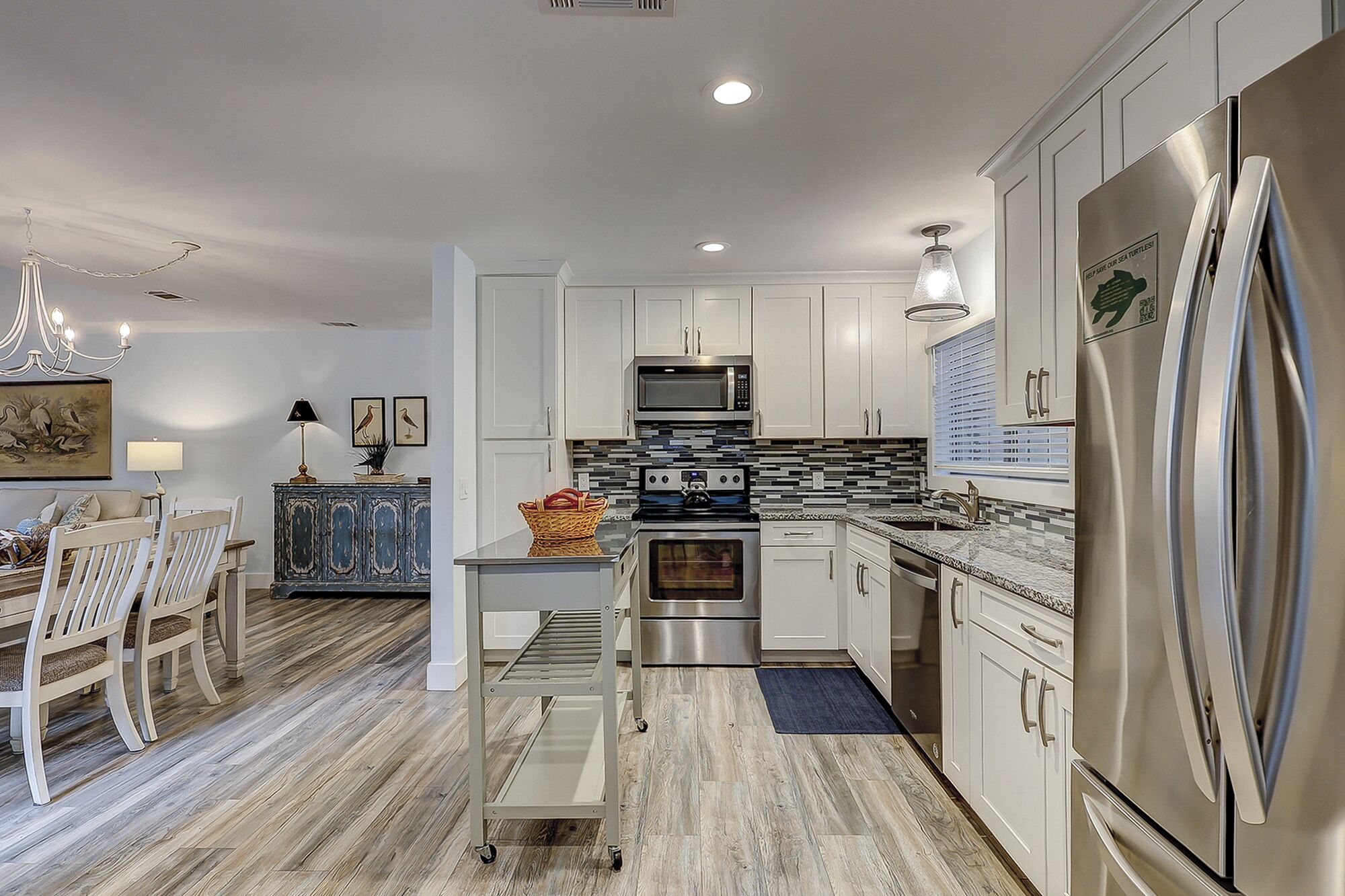 Kylskåp, mikrovågsugn, ugn och spishäll