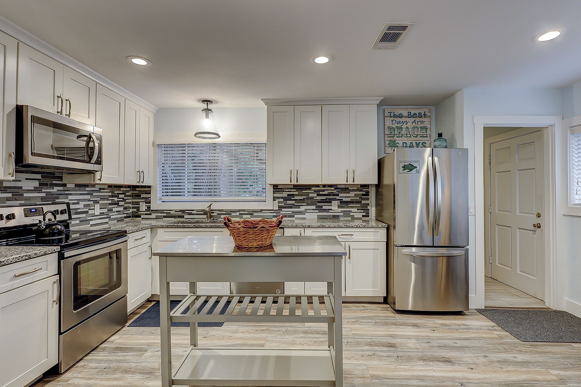 Kylskåp, mikrovågsugn, ugn och spishäll