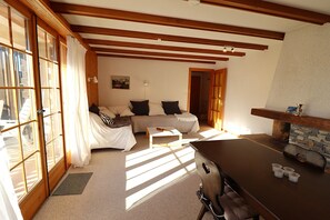 Interior - Large authentic apartment with terrace and view of the MatterhornOutside: 2-room apartment, for 2 pe (St-Luc)