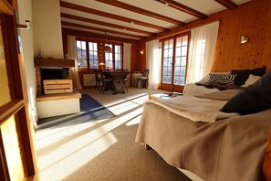 Room - Large authentic apartment with terrace and view of the Matterhorn (St-Luc)