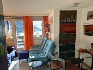 Living area - Pins 7 – Cosy apartment for 2 people in ChandolinExterior:Apartment located in Chandolin, pleasant b (Chandolin)