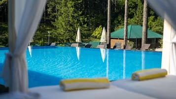 Outdoor pool, pool umbrellas, sun loungers