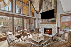 Smart TV, fireplace, video games - Winewood Haven at Eagles Nest - Fireplaces, King Ensuite, Firepit (Banner Elk)