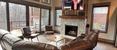 Smart-TV, Kamin, Videospiele