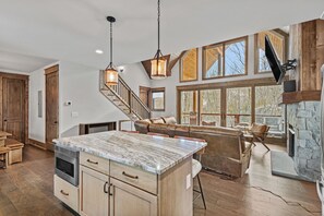 Interior - Winewood Haven at Eagles Nest - Fireplaces, King Ensuite, Firepit (Banner Elk)