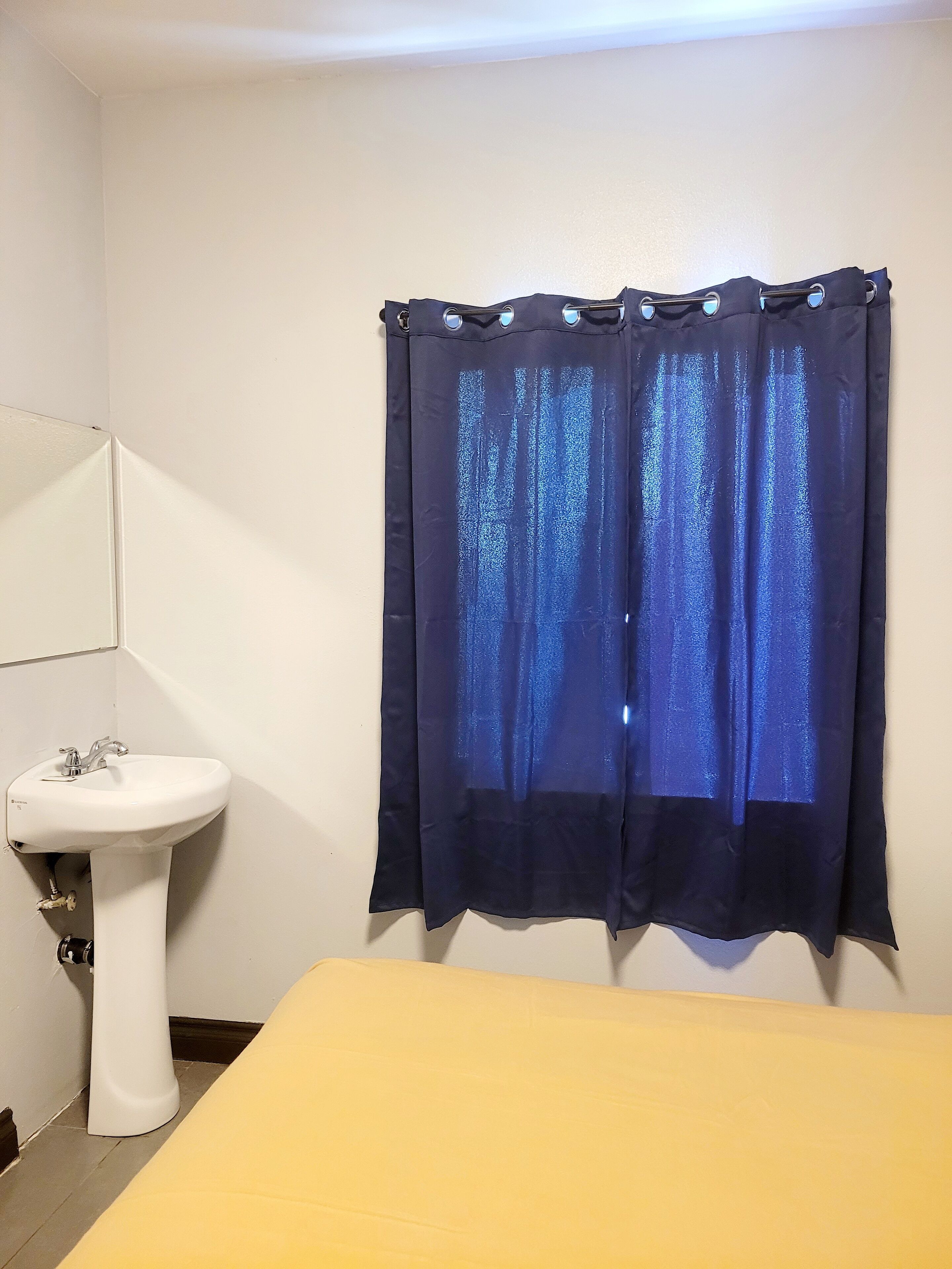 經濟單人房 | 書桌、免費無線上網