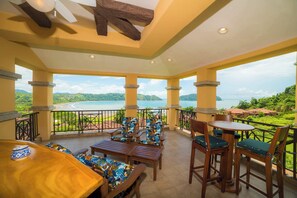 Outdoor dining - Marbella 2A | Luxury 3BR Retreat with Panoramic Marina & Ocean Views (Playa Herradura)