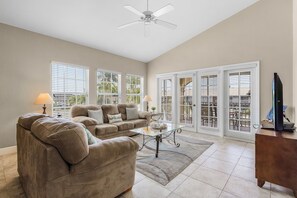Living area - Condo Casa Marbella, Cape Coral (Cape Coral)