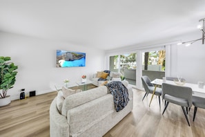 Télévision à écran plat de 45 pouces avec chaînes numériques